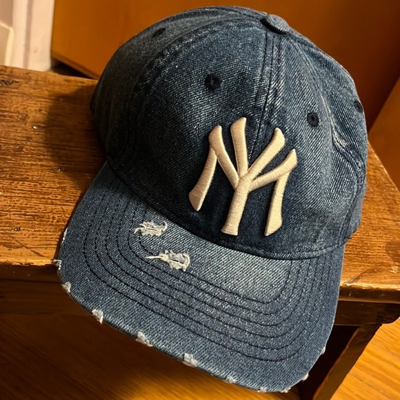 New York Yankees Dark Denim Vented Baseball Cap Hat OS NWT Adjustable - Picture 2 of 10